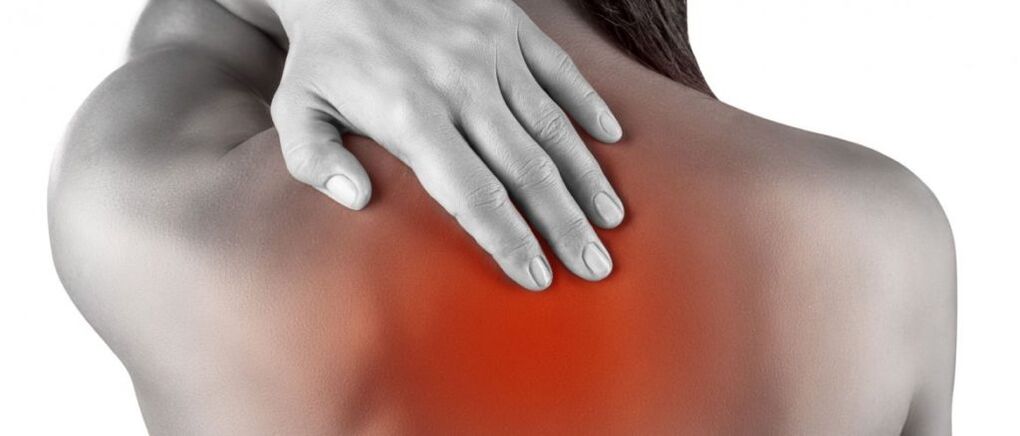 Omuz bıçağı bölgesinde sırt ağrısı